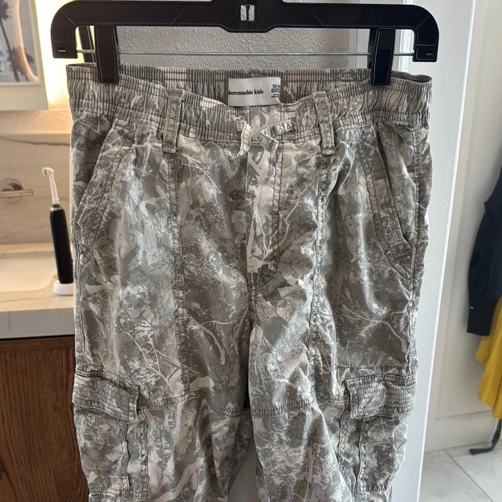 abercrombie kids Gray Camouflage Cargo Shorts